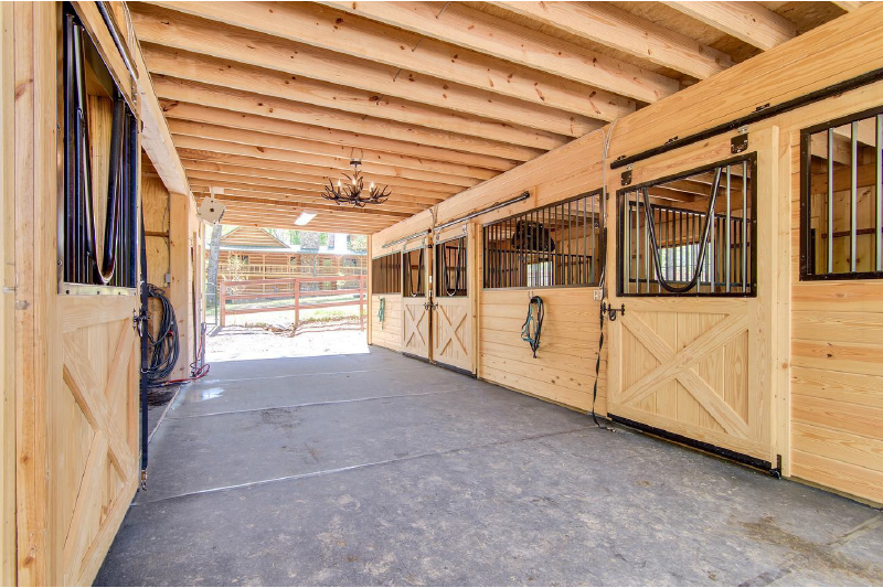 The Magic of Modular Horse Barns – These Barns Are on A Roll 